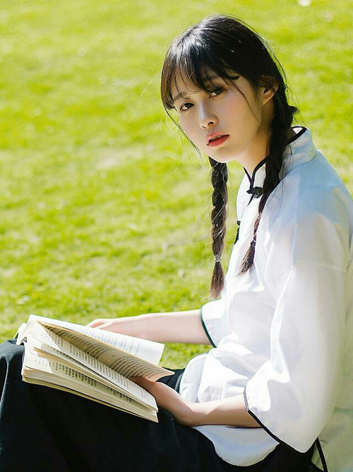 意甲战火不断，明星球员表现抢眼，精彩瞬间不断，意甲明星赛